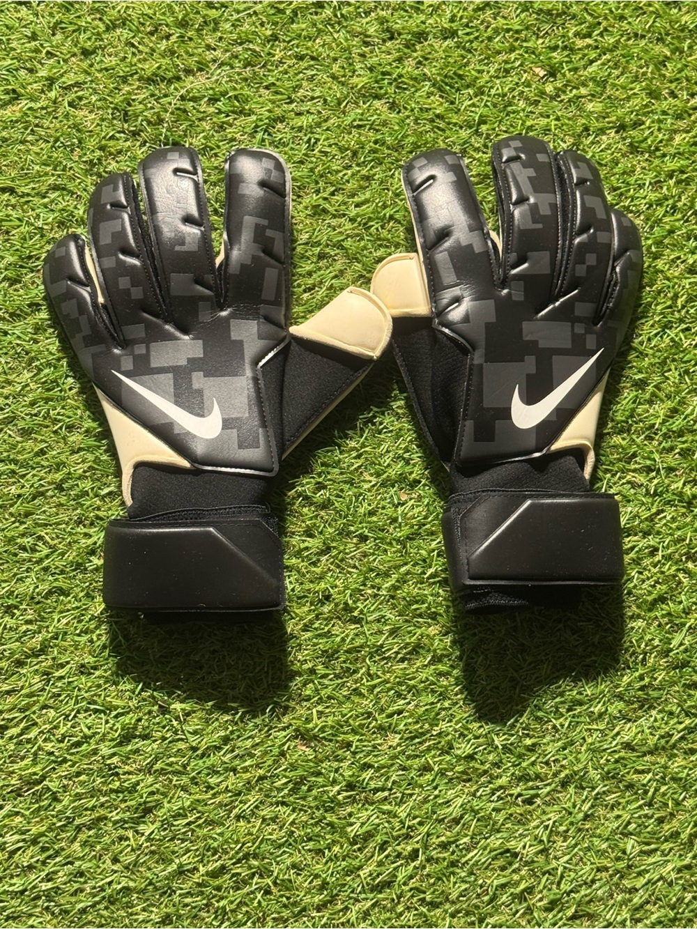 Nike Vapor Grip 3 Player Edition Promo Goalkeeper Gloves Size 10.5 Black/White